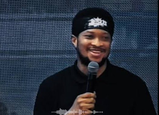 Lawrence Oyor – My Deliverer is not Asleep I'm not Helpless I Don't Fight Alone